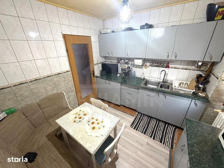 Apartament cu 3 camere semidecomandat în Valea Rosie