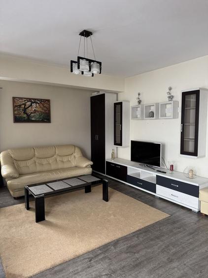 Apartament cu 3 camere decomandat în Petru Rareș