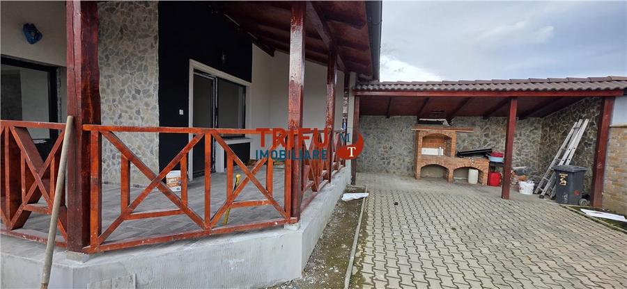 Duplex cu 5 camere cu Canalizare în Micești