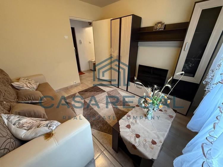 Apartament cu 3 camere semidecomandat, mobilat în Rogerius