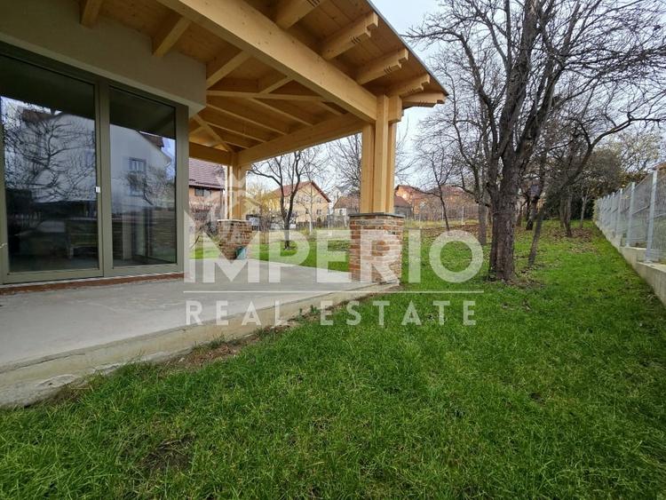 Casă individuală cu 4 camere cu Canalizare în Dâmbul Rotund