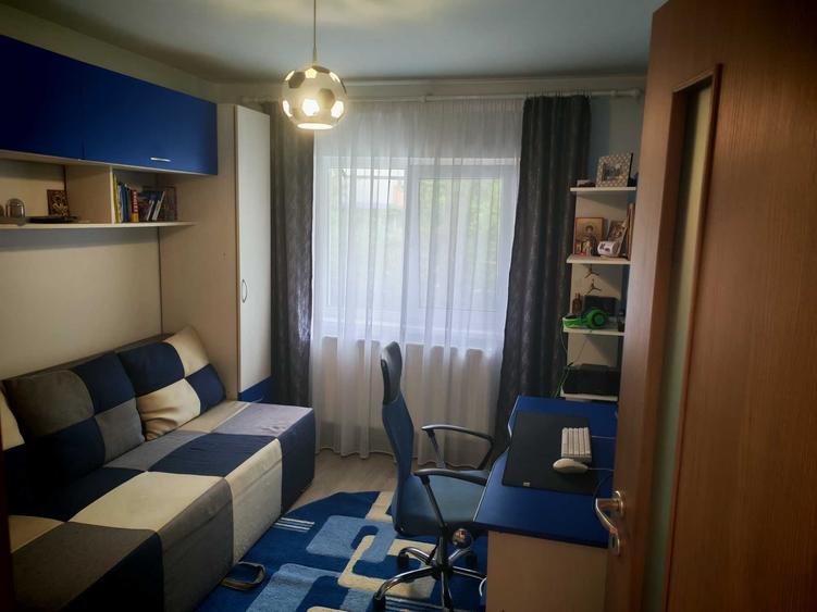 Apartament cu 4 camere decomandat în Cug