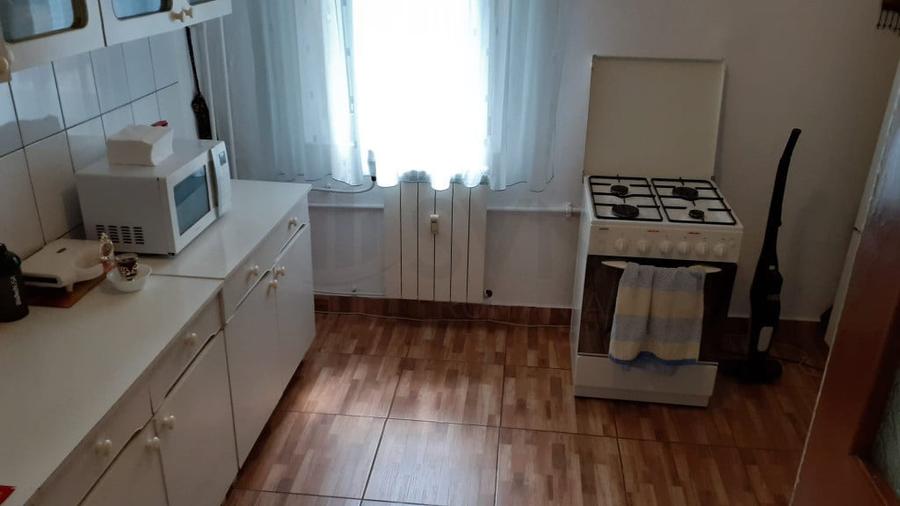 Apartament cu 3 camere decomandat în Nerva Traian