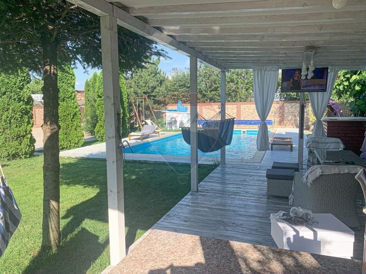 Casă individuală cu 9 camere cu Piscina în Dragomirești-Deal