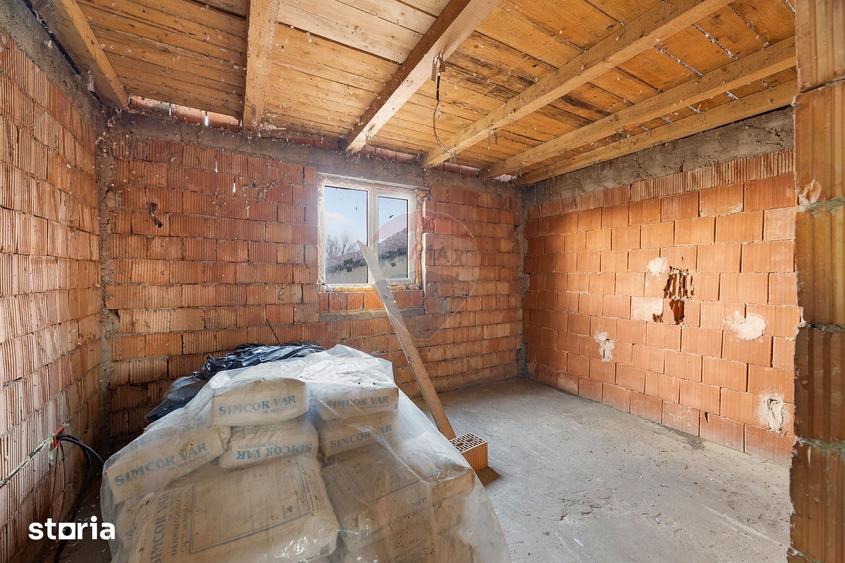 Casă cu 4 camere cu Teren 2056 Mp în Iratoșu