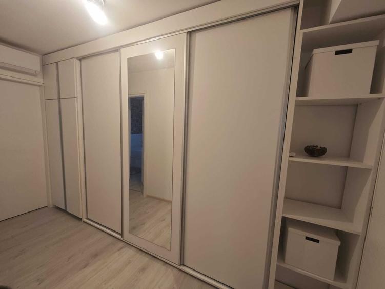 Apartament cu 3 camere semidecomandat în Cățelu