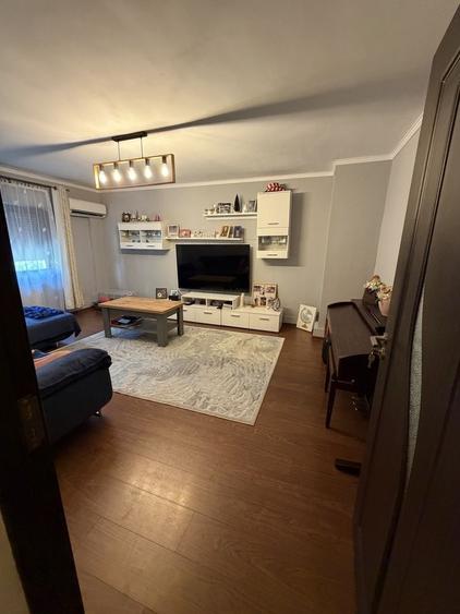 Apartament cu 4 camere decomandat în Soarelui