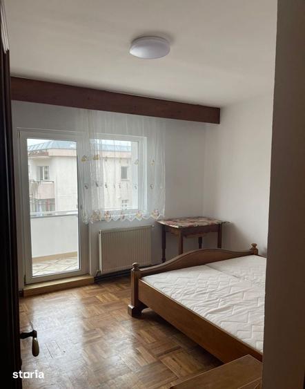 Apartament cu 4 camere în Mărăști