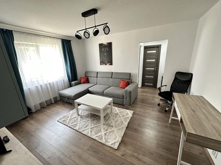 Apartament cu 2 camere semidecomandat în Micro 6