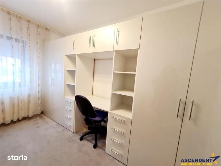 Apartament cu 3 camere decomandat, mobilat în Central