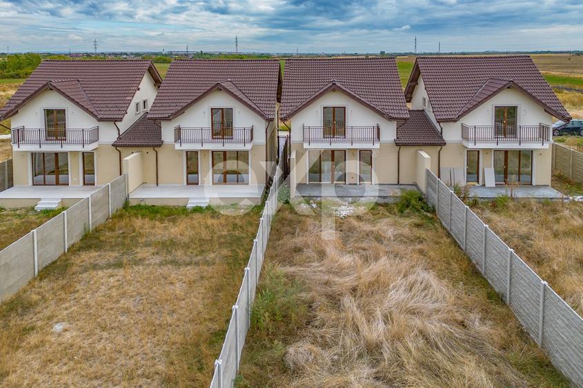 Duplex cu 4 camere cu Canalizare în Covaci