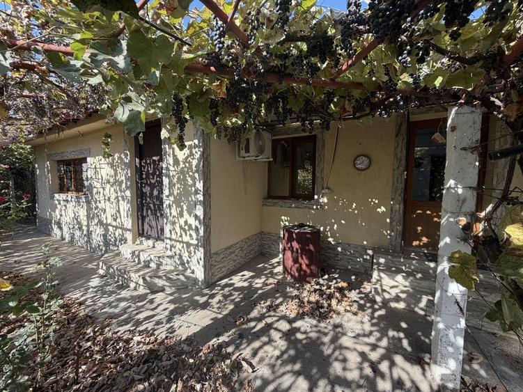 Casă cu 4 camere cu Teren 2000 Mp în Baia