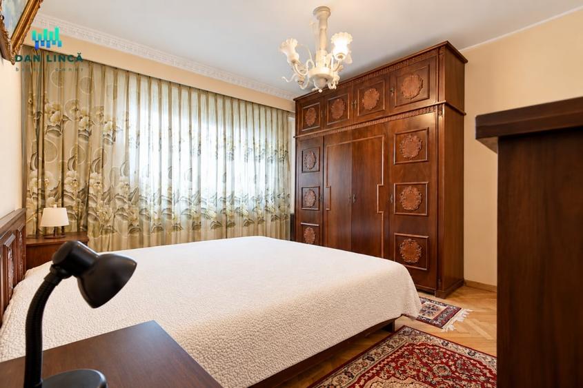 Apartament cu 4 camere decomandat în Central