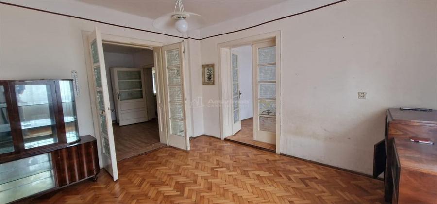 Casă cu 10 camere cu Teren 32 Mp în Muncitoresc
