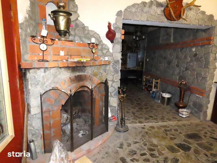 Casă cu 5 camere cu Teren 200 Mp în Moroeni