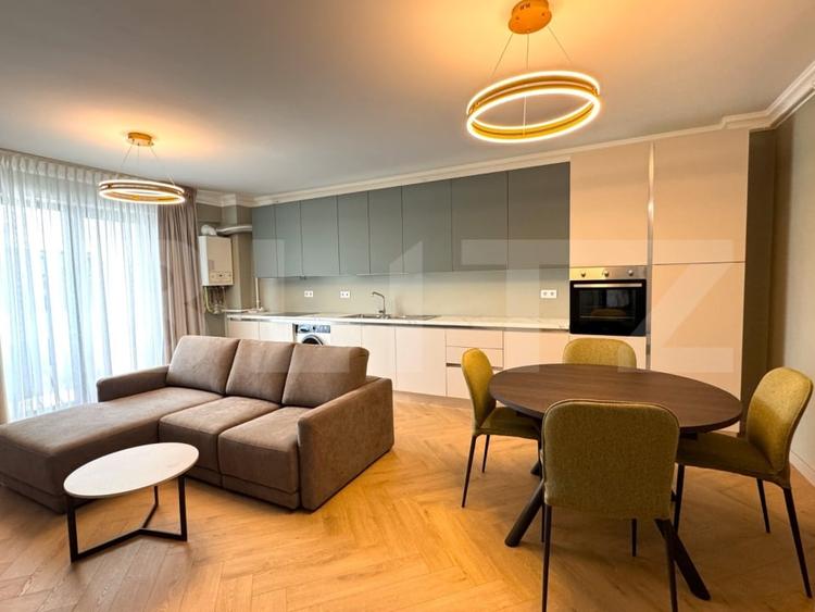 Apartament cu 2 camere semidecomandat, mobilat în Sud