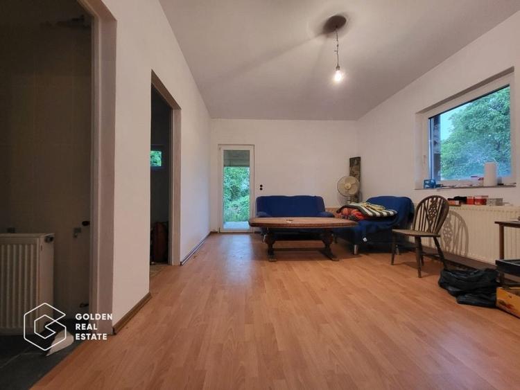 Casă individuală cu 6 camere cu Canalizare în Central