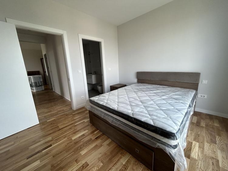 Apartament cu 3 camere semidecomandat în P-ta Presei Libere