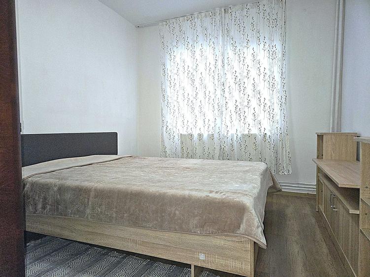 Apartament de vanzare cu 2 camere, semidecomandat, etaj intermediar, Cartier Aurel Vlaicu - zona Lebada Arad - 3