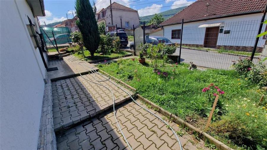 Casă individuală cu 6 camere cu Canalizare în Muncitoresc