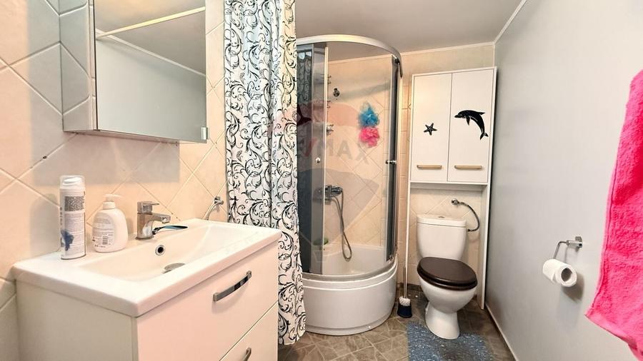 Casă cu 7 camere cu Teren 1592 Mp în Bălteni