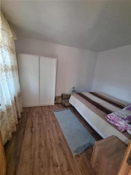 Casă individuală cu 5 camere cu Canalizare în Nanov