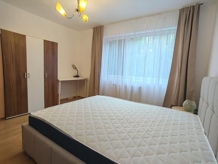 Apartament cu 2 camere semidecomandat, mobilat în Central