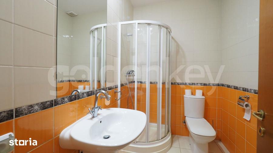 Casă cu 7 camere cu Teren 250 Mp în Central