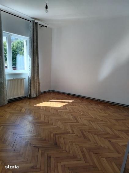 Apartament cu 3 camere decomandat în Republicii