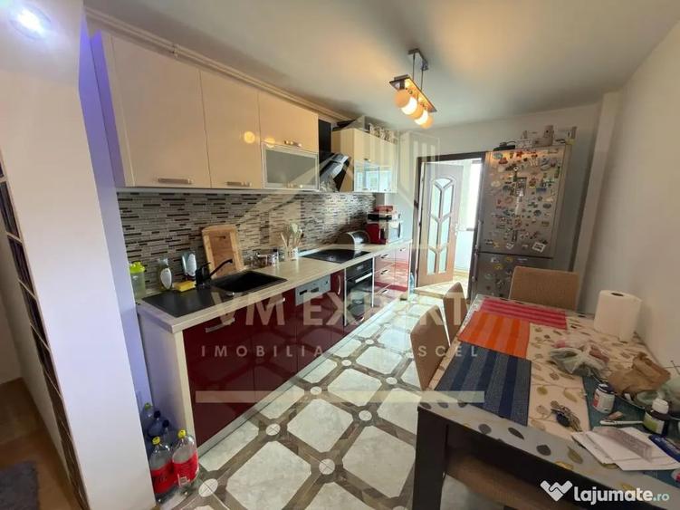 Apartament cu 3 camere decomandat în Sud