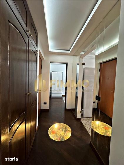 Apartament cu 3 camere semidecomandat în Ultracentral