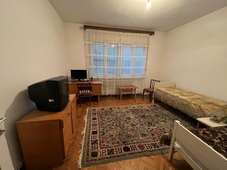 Casă cu 5 camere cu Teren 483 Mp în Central
