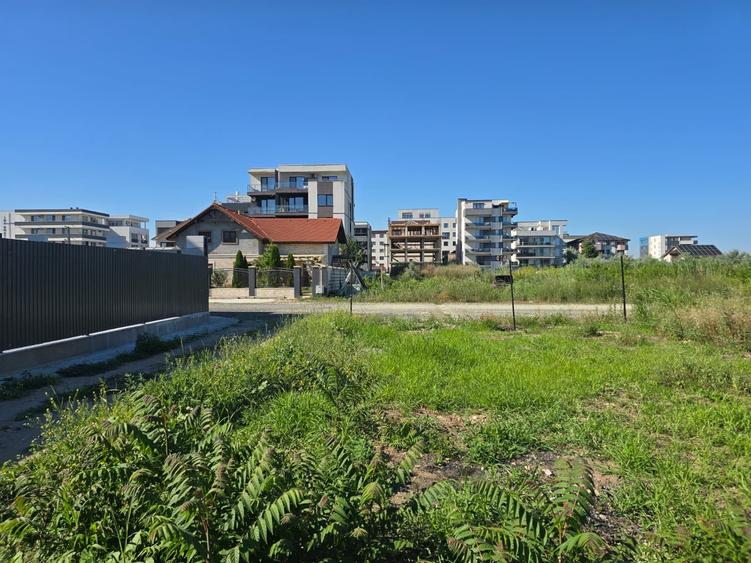 Teren Construcții intravilan de 250 mp, în Nord