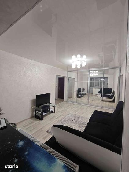 Apartament cu 3 camere semidecomandat în Micro 17