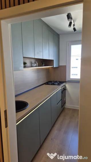 Apartament cu 3 camere semidecomandat, mobilat în Colentina