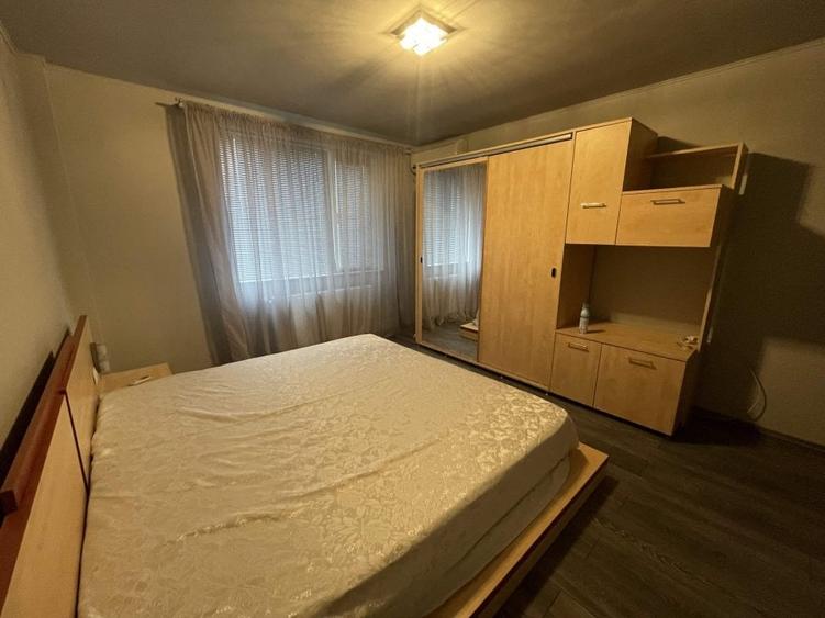 Apartament cu 3 camere decomandat în Crișan