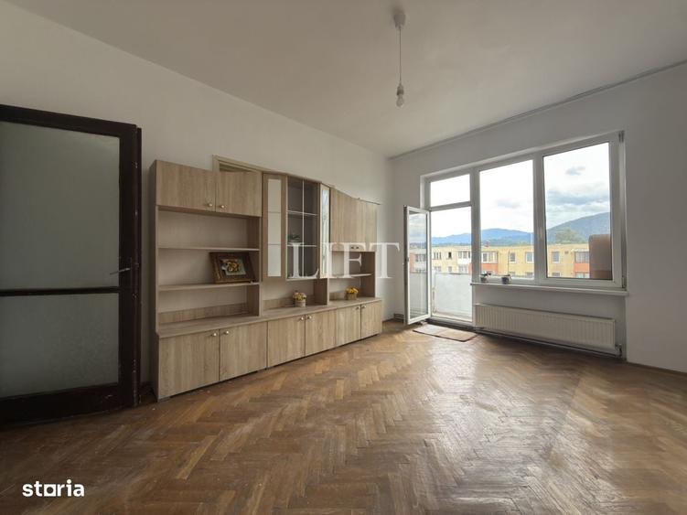 Apartament cu 2 camere decomandat în Tractorul