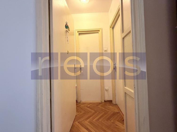 Apartament cu 3 camere semidecomandat în Pajura