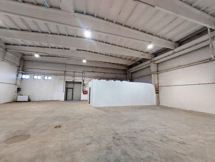 Spațiu industrial, de 850 mp, în Aurel Vlaicu
