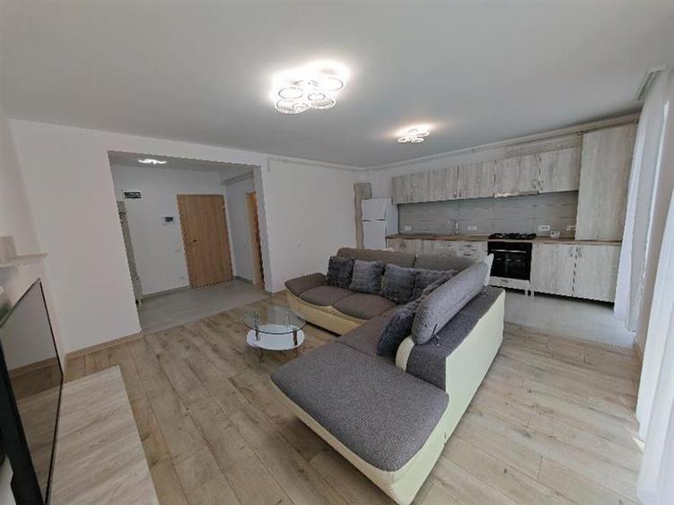 Apartament cu 3 camere decomandat, mobilat în Bartolomeu