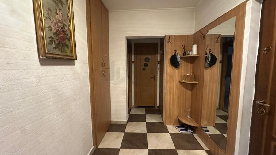 Apartament cu 2 camere decomandat, mobilat în Decebal