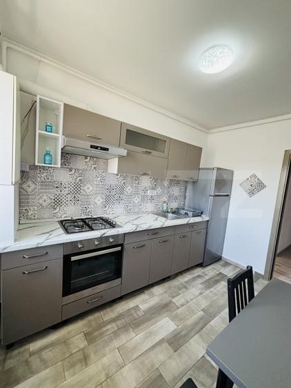 Apartament cu 3 camere decomandat, mobilat în Tractorul