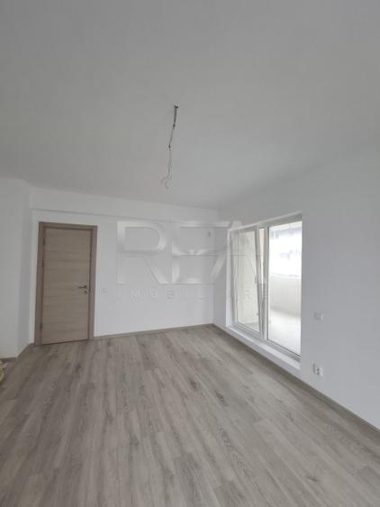 Apartament cu 3 camere decomandat în Titan