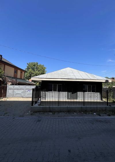 Casă cu 4 camere cu Teren 880 Mp în Gugești