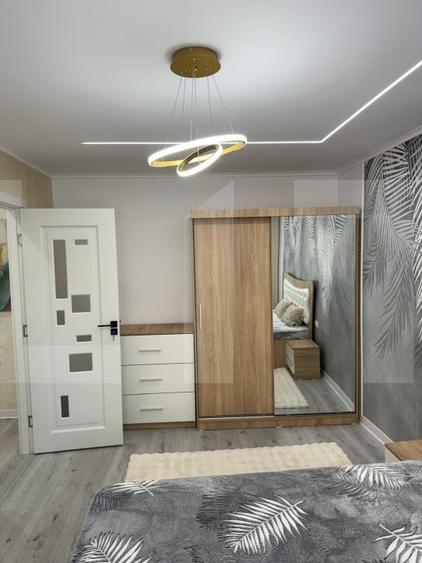 Apartament cu 3 camere semidecomandat, mobilat în Dâmbovița