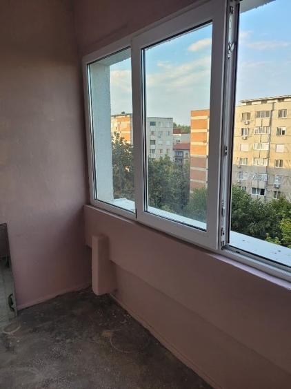 Apartament cu 2 camere semidecomandat, mobilat în Complex Studențesc