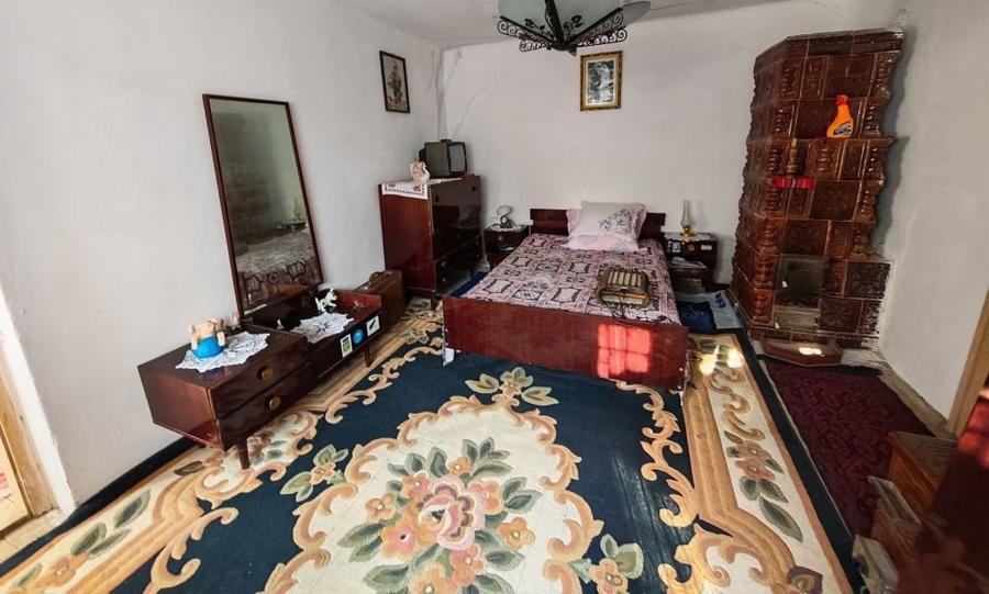 Casă cu 4 camere în Osica de Sus