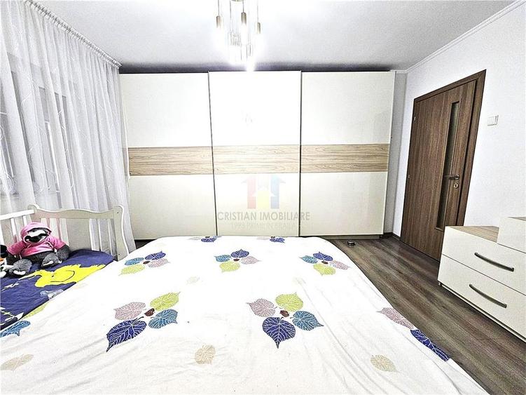 Apartament cu 3 camere decomandat în Călărași
