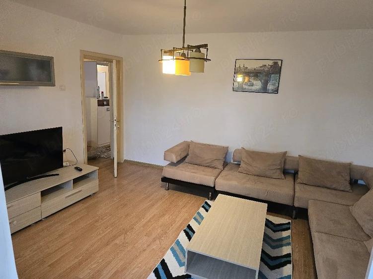 Apartament cu 3 camere decomandat în Medicină