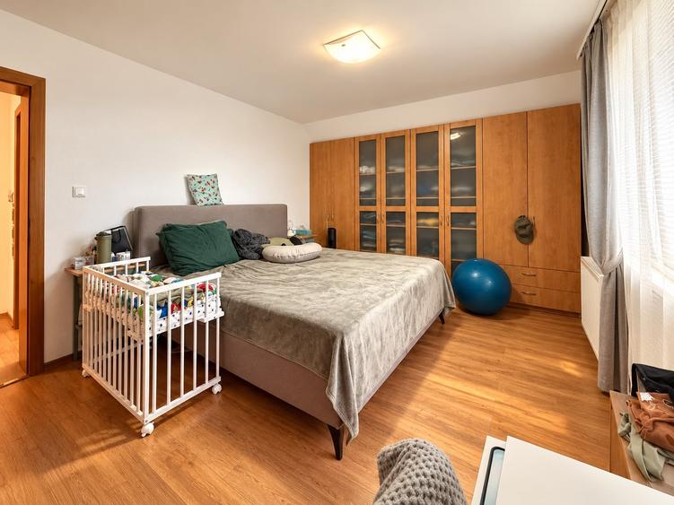 Apartament cu 3 camere decomandat în Moșnița Nouă